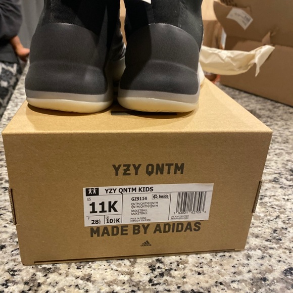 Yeezy Quantum Kids “Quantum” - Picture 3 of 4